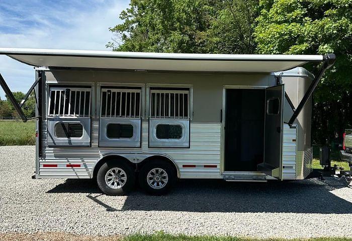 Used 2020 LOGAN XTR Horse Trailer
