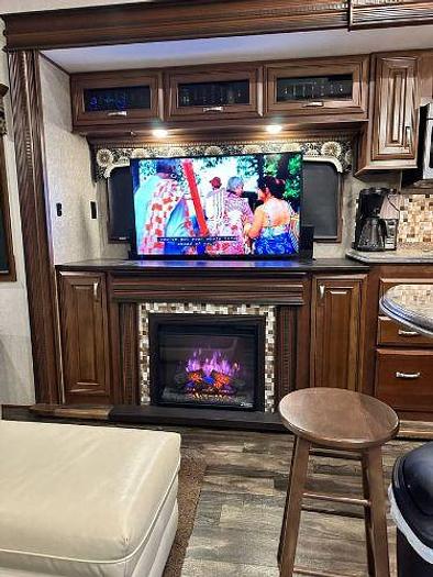 Used 2016 Jayco Pinnacle 36FBTS