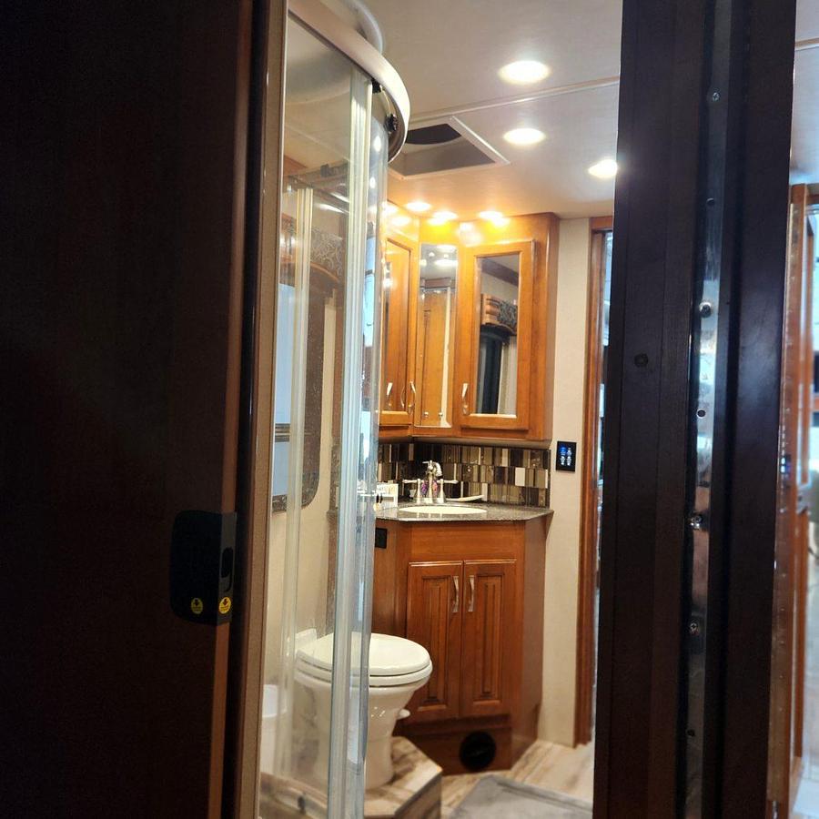 Used 2017 Fleetwood Discovery 39G