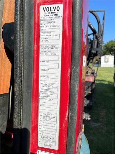 Used 2009 Volvo VHD64F430 Oil Field Truck