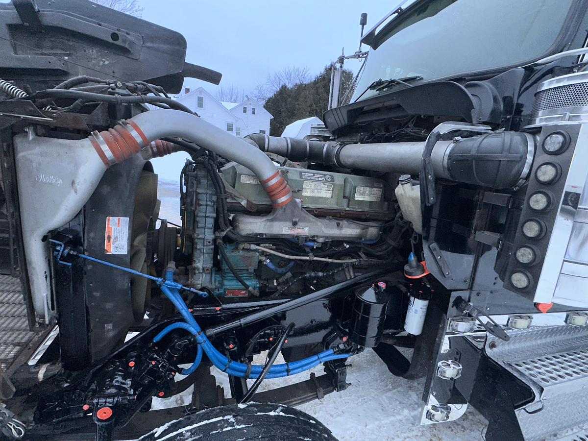 Used 2000 KENWORTH W900 Sleeper Semi Truck