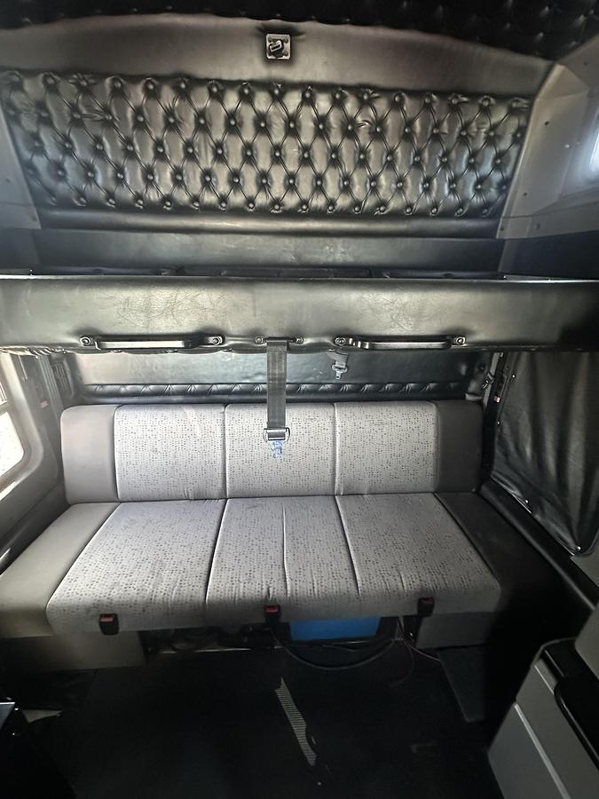 Used 2019 Kenworth W900