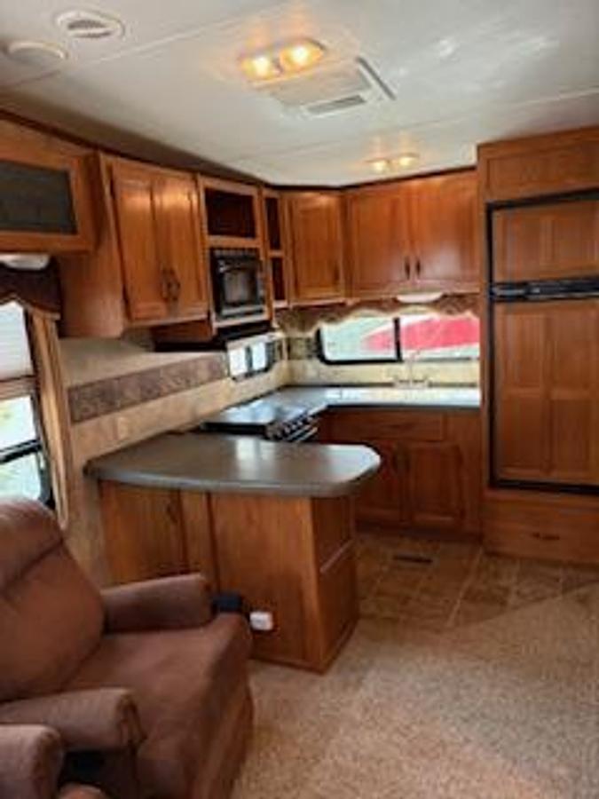 Used 2010 Keystone Montana Mountaineer Fifth Wheel