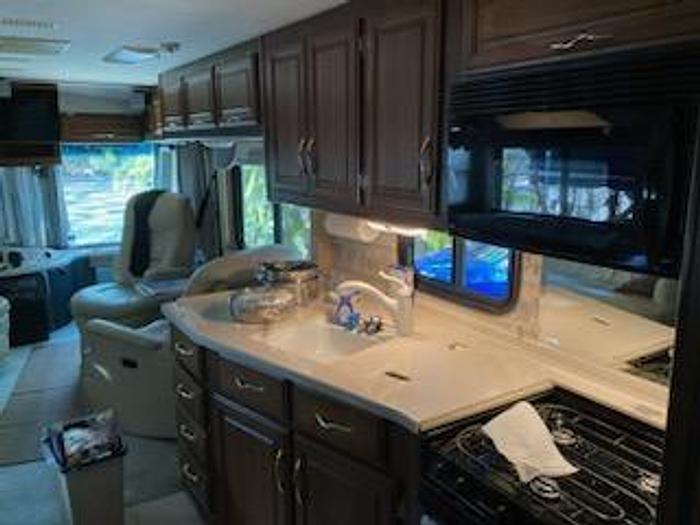 Used 2002 Fleetwood Revolution 38B