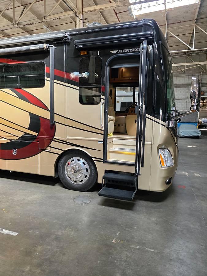 Used 2015 Fleetwood Discovery 40G Class A Motorhome