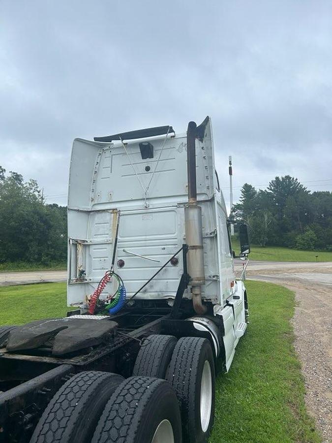 Used 2007 VOLVO VNL 670 Conventional Sleeper Semi