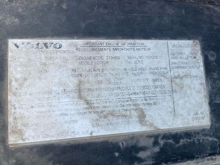 Used 2014 Volvo VNL6400 Sleeper Truck