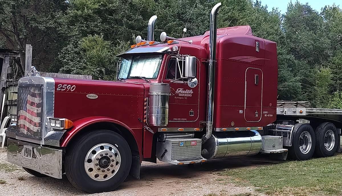 Used 2000 Peterbilt 379 Sleeper Semi Truck
