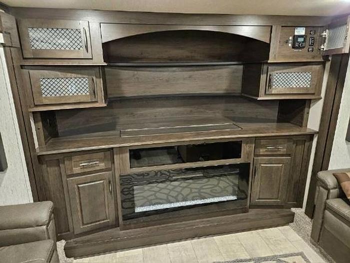 Used 2021 Grand Design Momentum G-Class (Fifth Wheel)