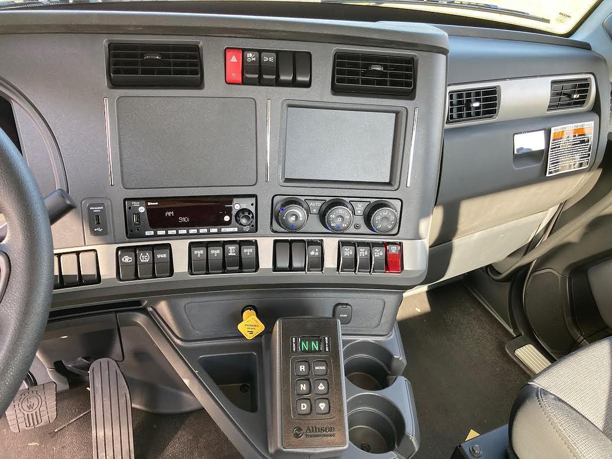 Used 2025 KENWORTH T880 Day Cab