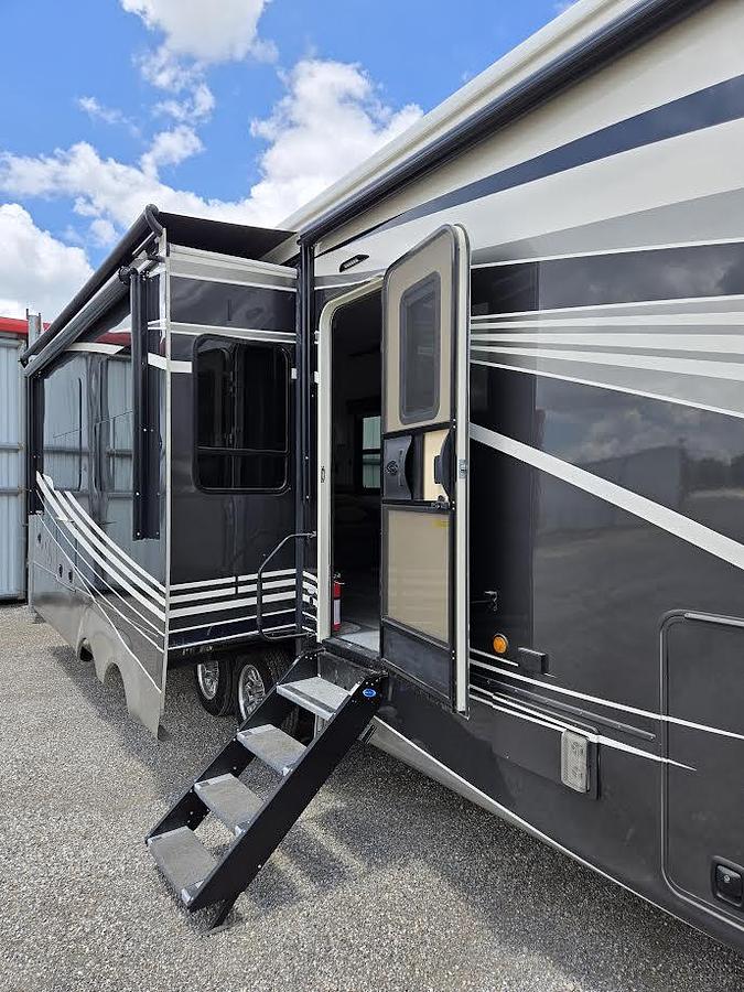 Used 2022 DRV Elite Suite 41RKSB4 Fifth Wheel