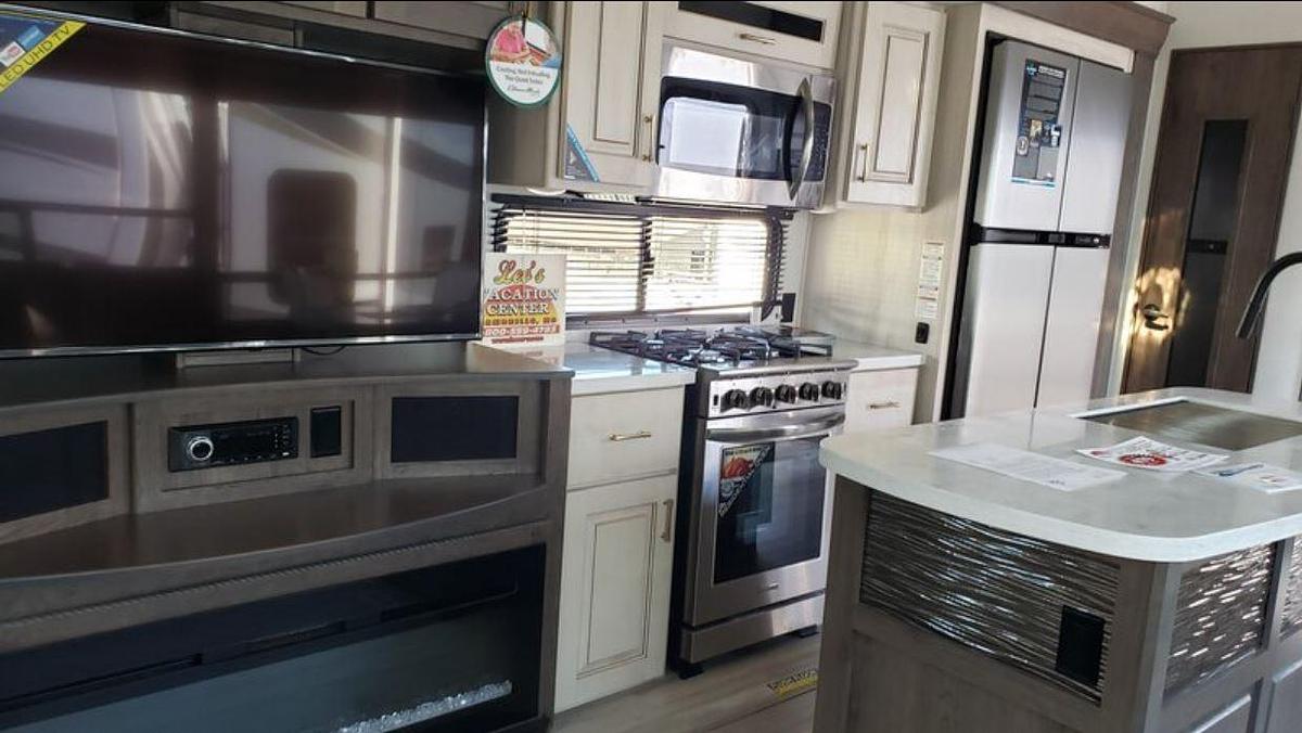 Used 2021 Alliance Paradigm 370FB Fifth Wheel