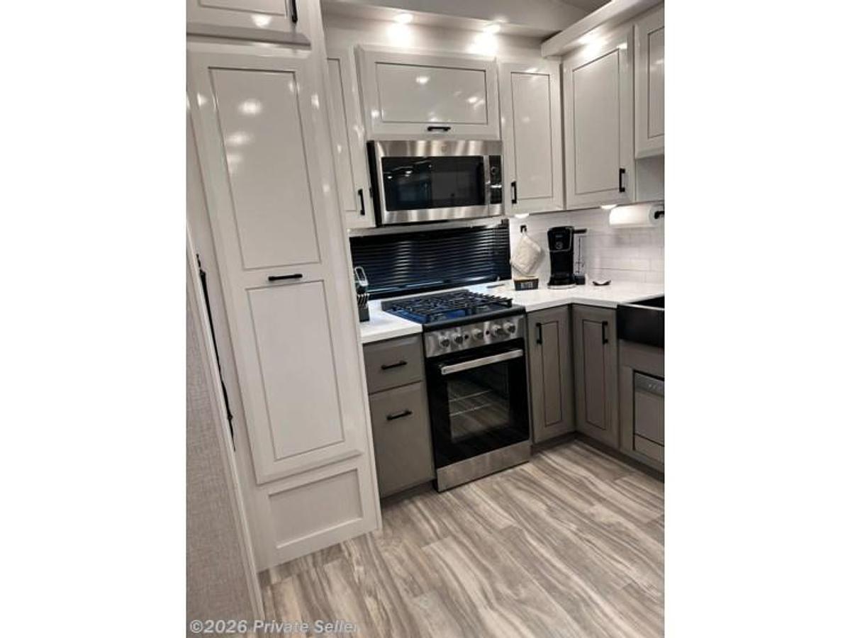 Used 2024 Jayco Pinnacle 38fbrk