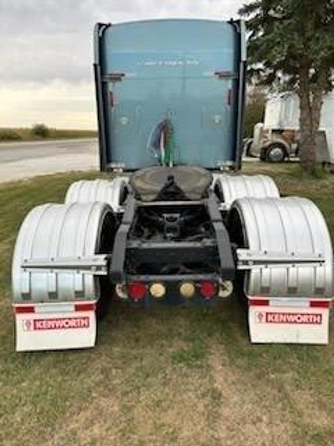 Used 2007 KENWORTH W900 Sleeper Semi