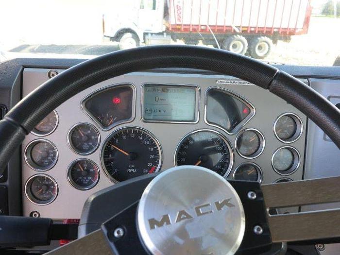 Used 2015 Mack Pinnacle CXU613