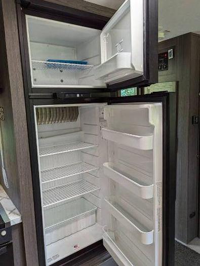 Used 2021 Dutchmen Kodiak Ultimate 2921FKDS