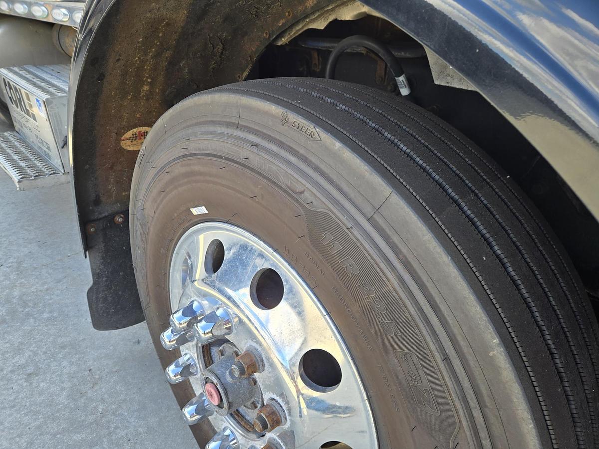 Used 1995 Peterbilt 379 Sleeper Semi Truck