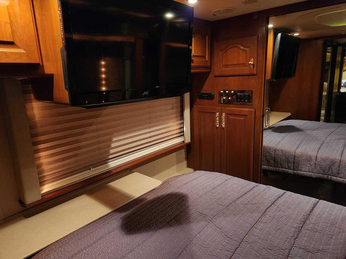 Used 2001 Country Coach Magna