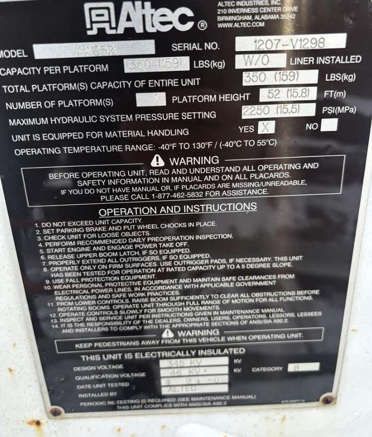 Used 2008 ALTEC AA652L MOUNTED ON 2008 FREIGHTLINER BUSINESS CLASS M2 106