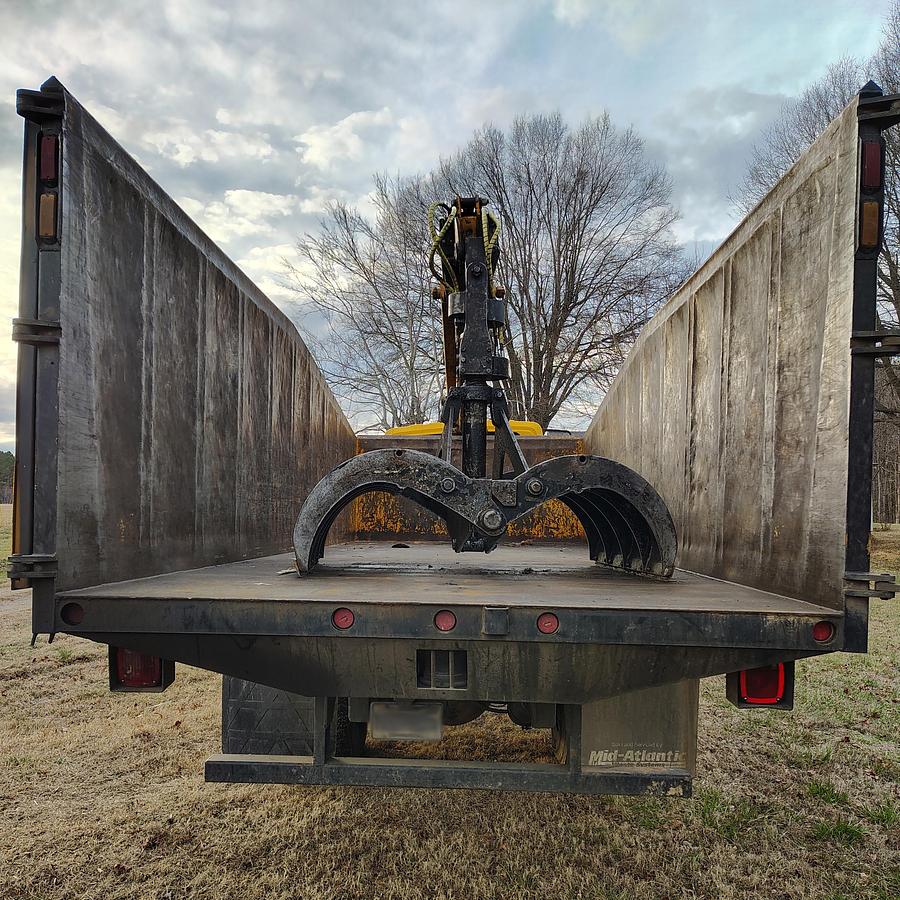 Used 2011 Petersen TL3 Lightning Loader Grapple Truck