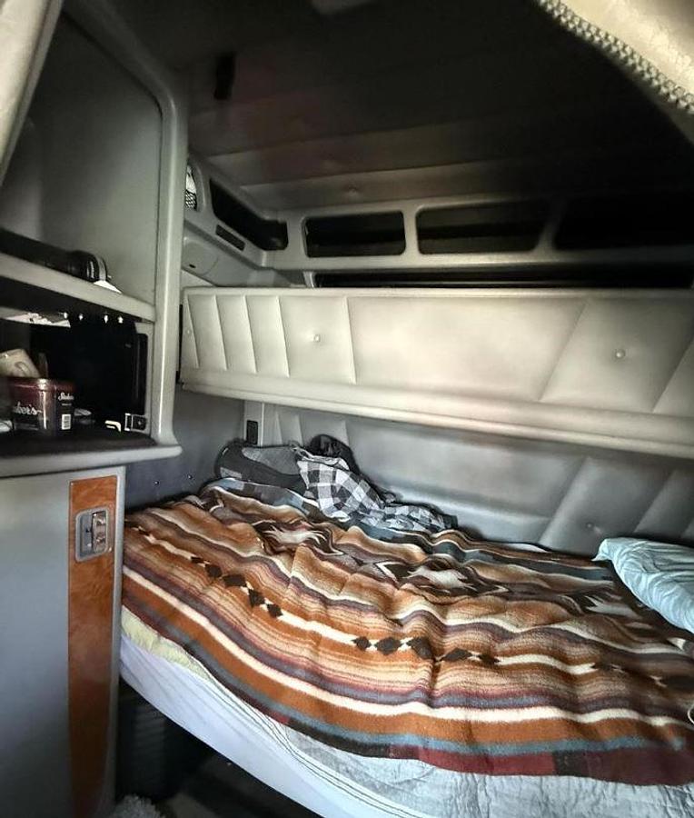 Used 2012 Peterbilt 389 Conventional Sleeper Cab