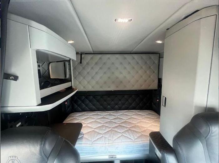 Used 2024 KENWORTH W990