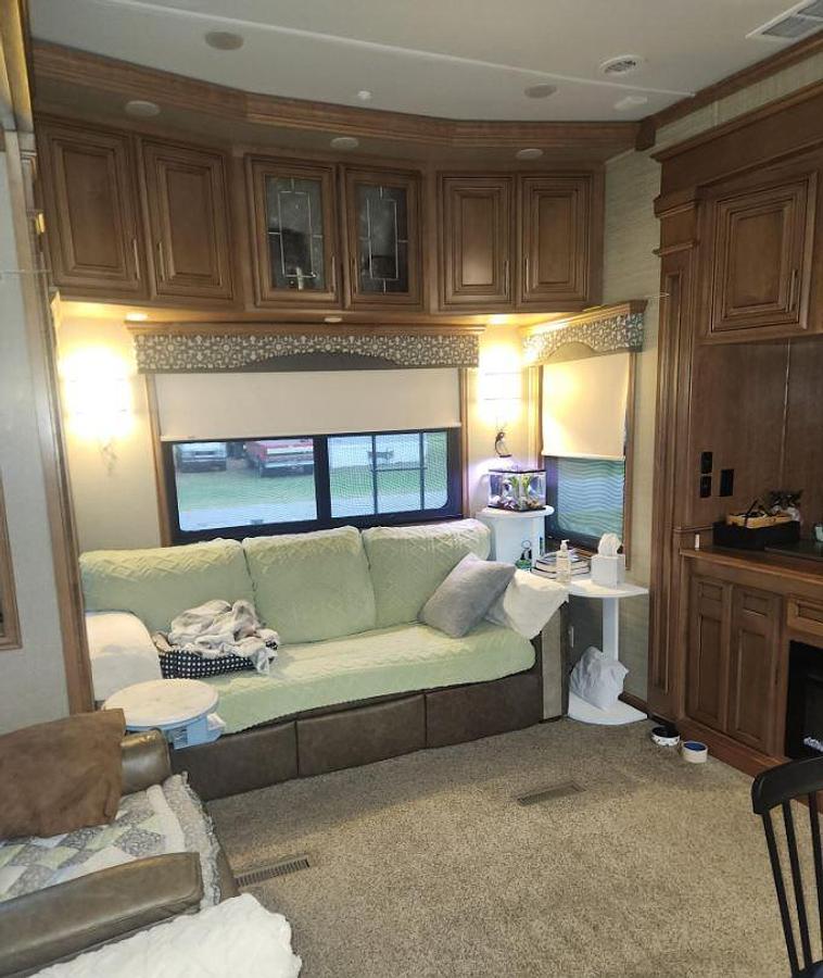 Used 2019 DRV MOBILE SUITES 44 HOUSTON Fifth Wheel