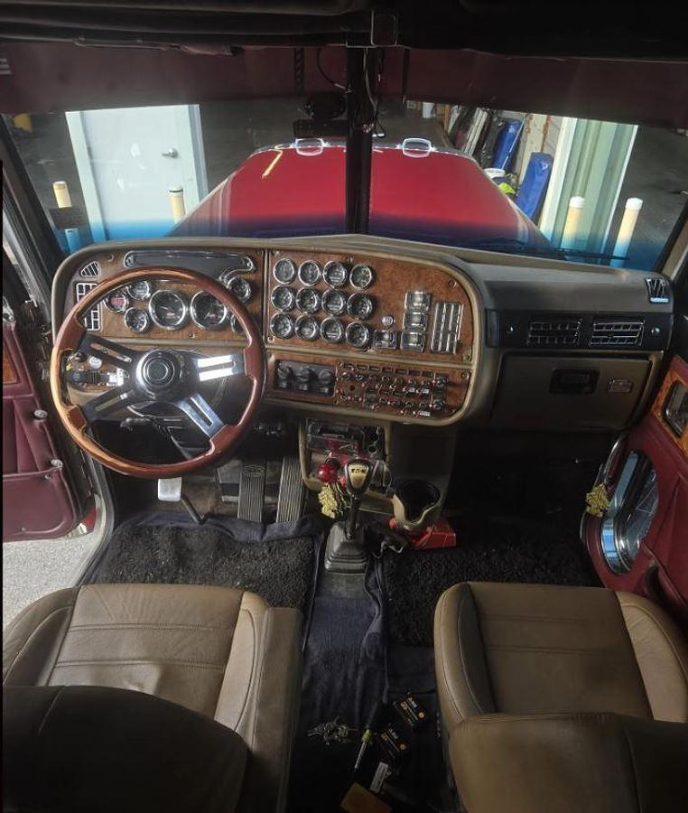 Used 2001 PETERBILT 379EXHD Conventional Sleeper Semi