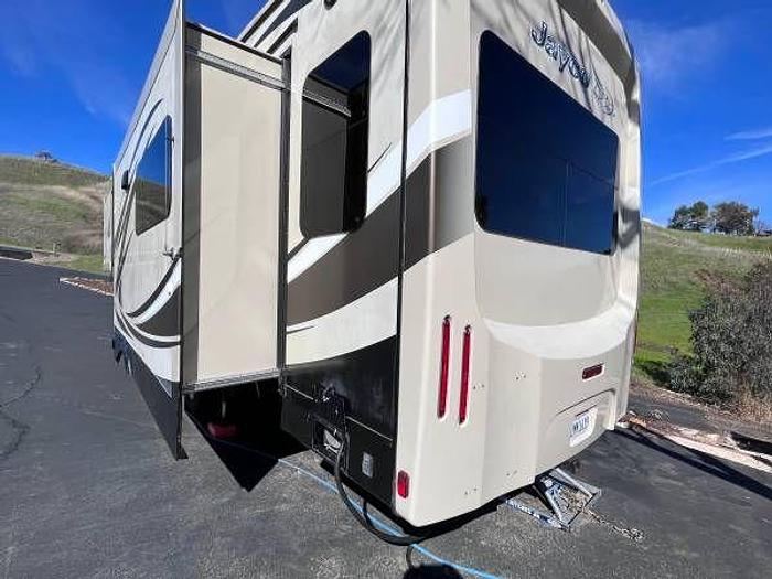 Used 2016 Jayco Pinnacle