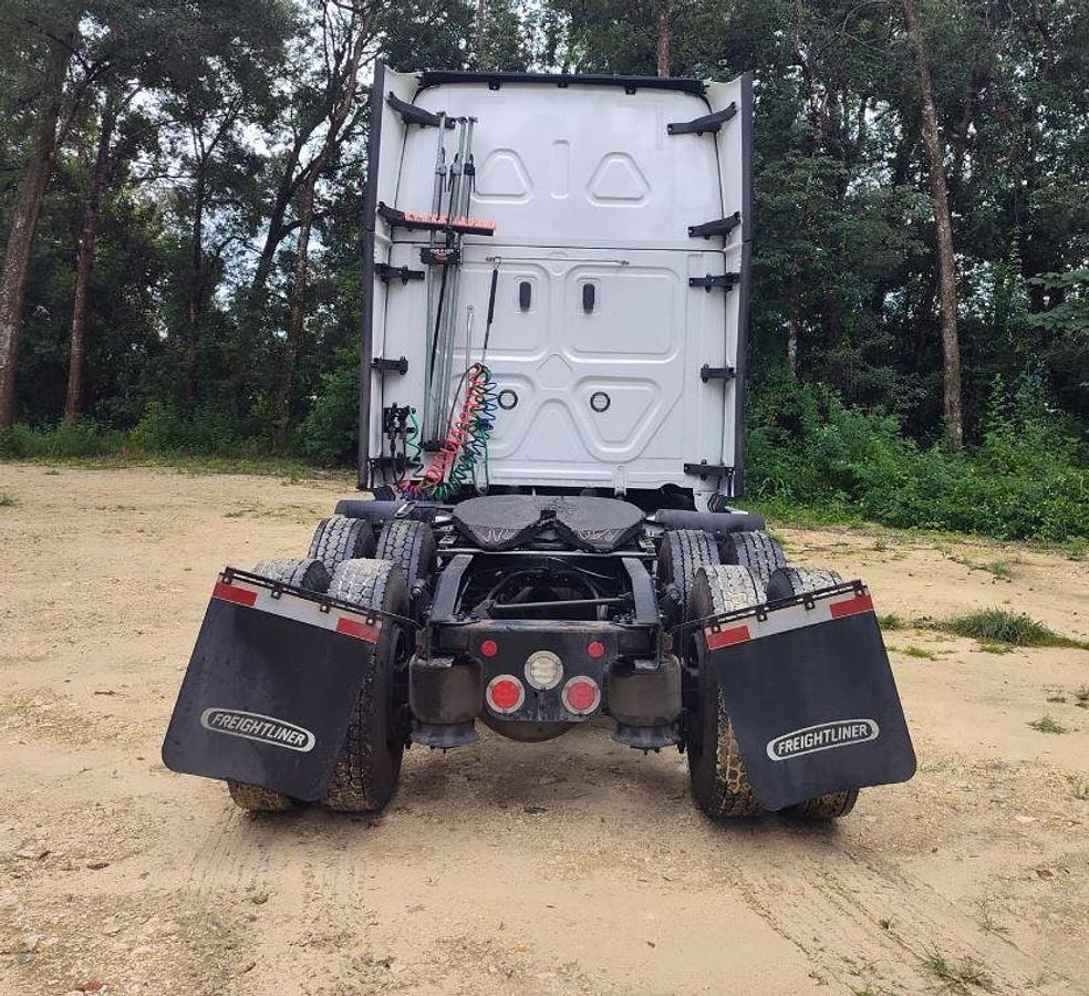 Used 2022 FREIGHTLINER CASCADIA 126