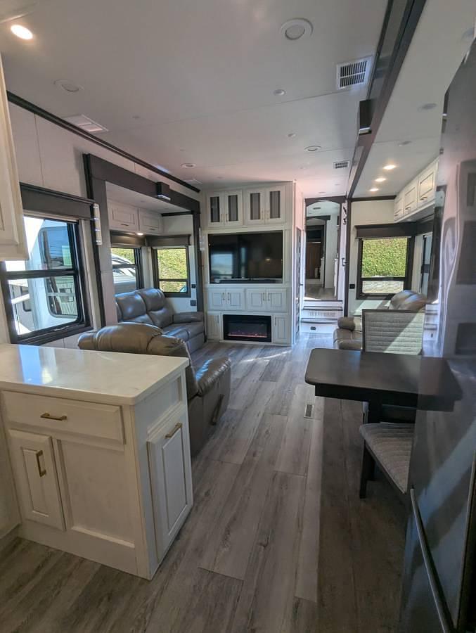 Used 2021 DRV Mobile Suites 41RKDB4