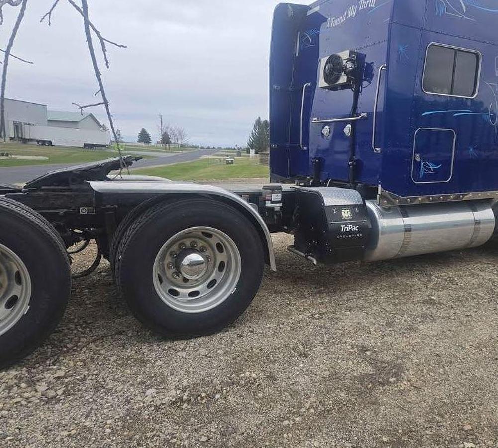 Used 2020 PETERBILT 389 Sleeper Semi Truck