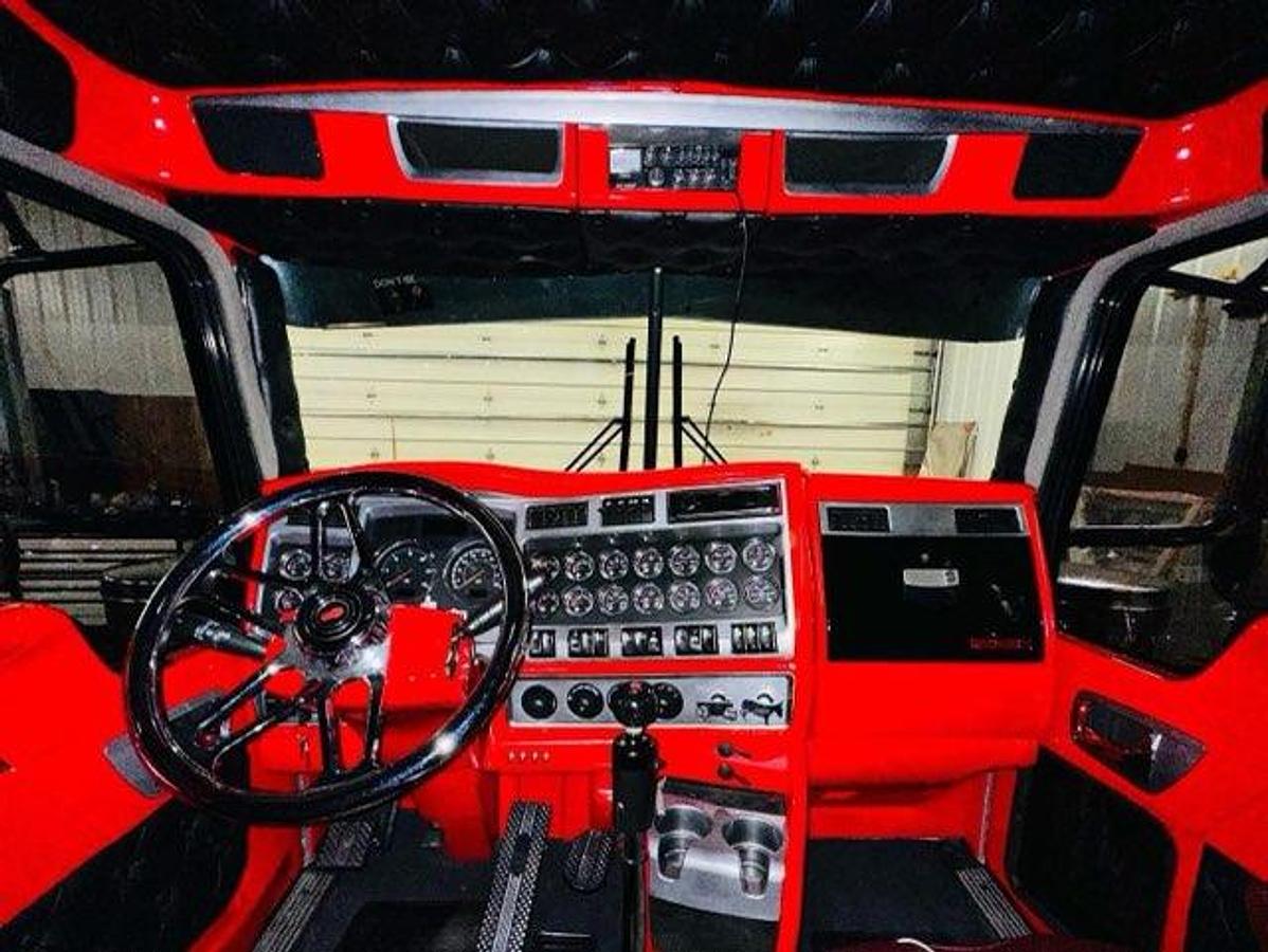 Used 2019 Kenworth W900L