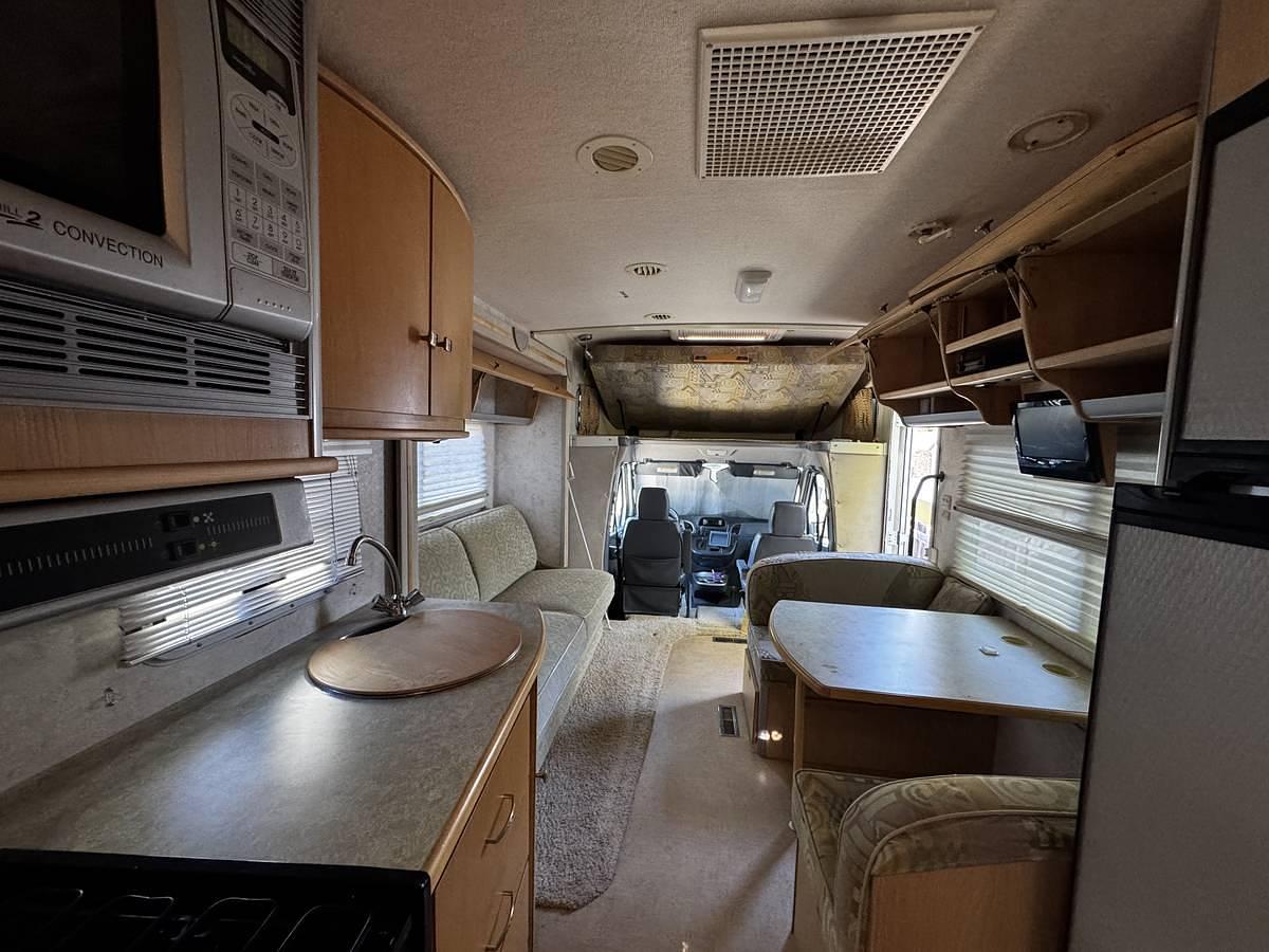 Used 2006 Itasca Navion 23H