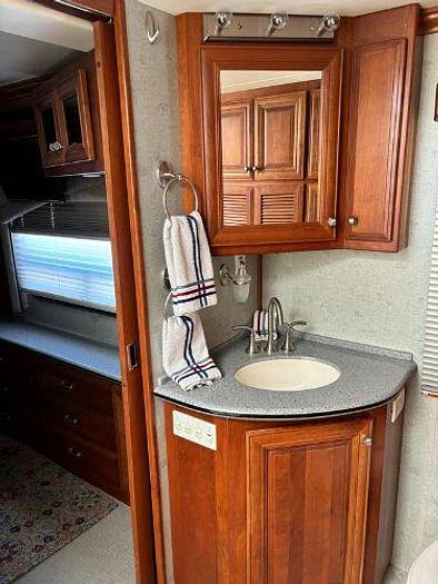 Used 2008 Fleetwood Revolution LE 40E