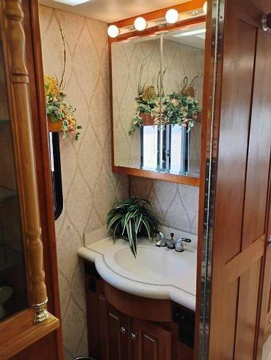 Used 2004 Monaco Dynasty