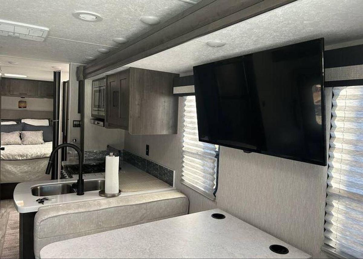 Used 2023 Coachmen Pursuit 29XPS
