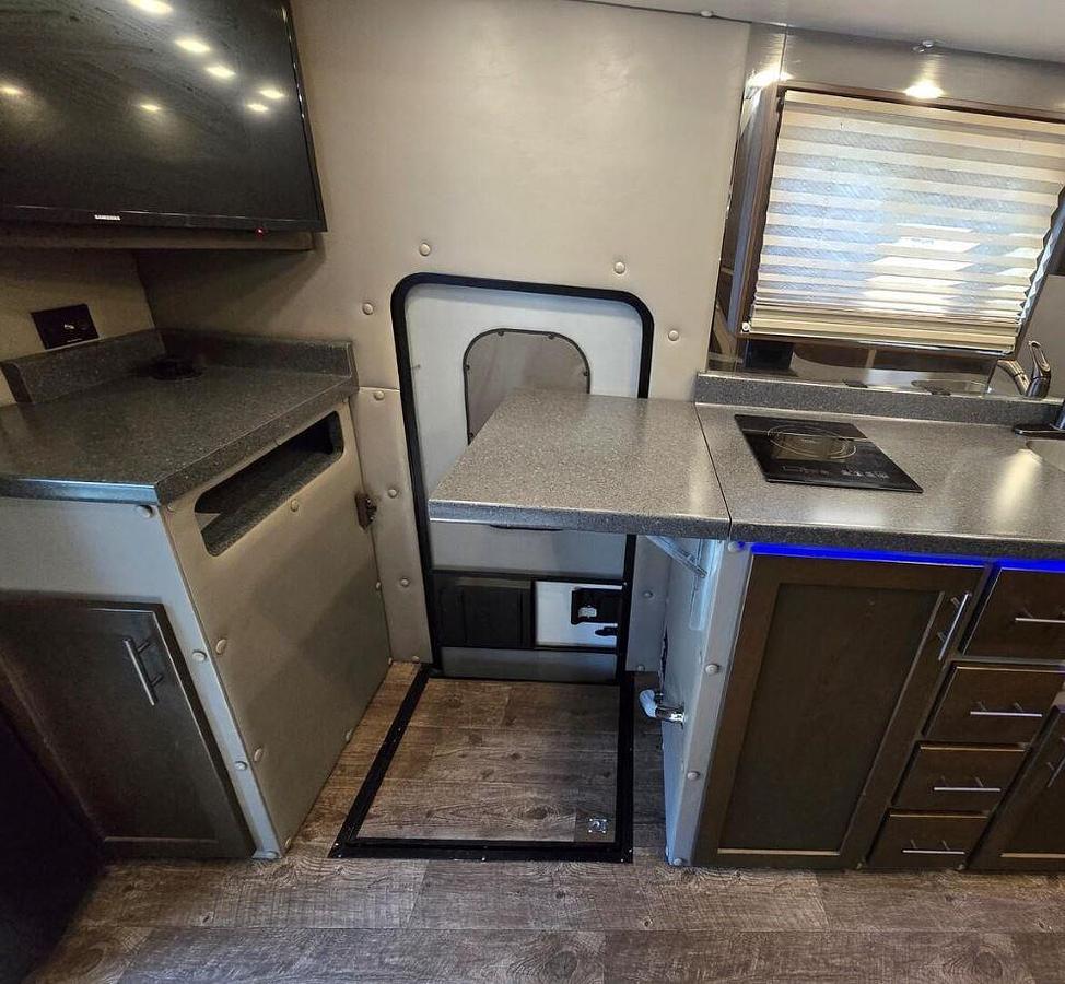 Used 2021 Volvo VNL64T300