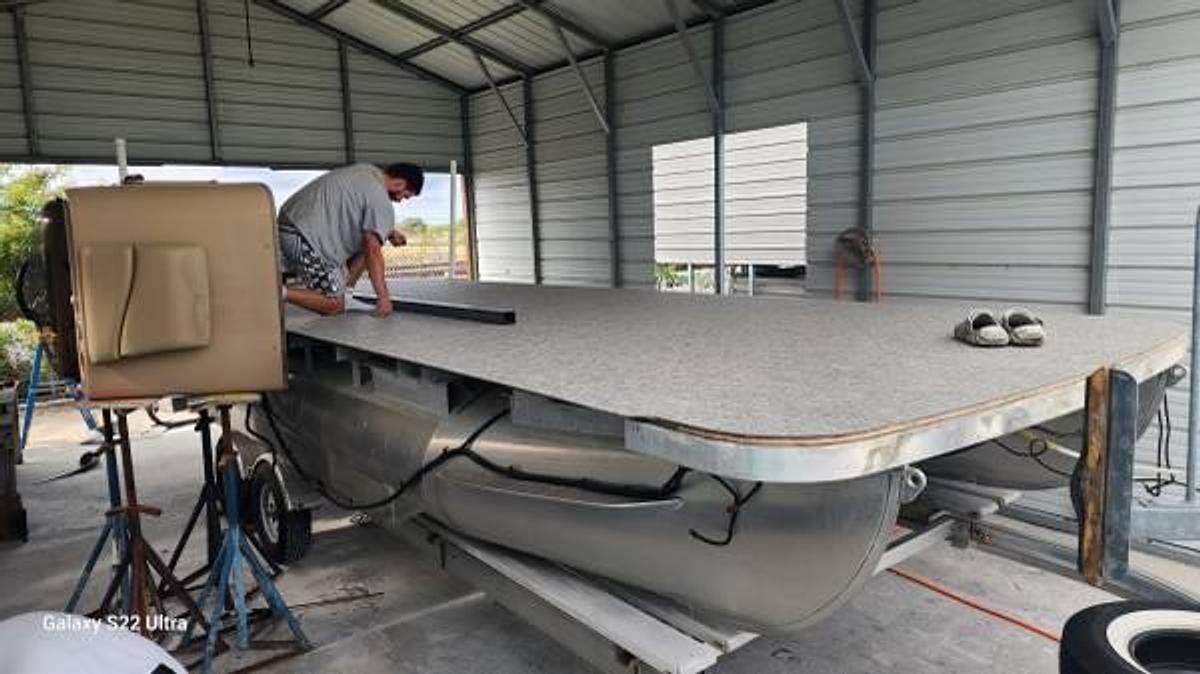 Used 2017 Bennington 24SLX3