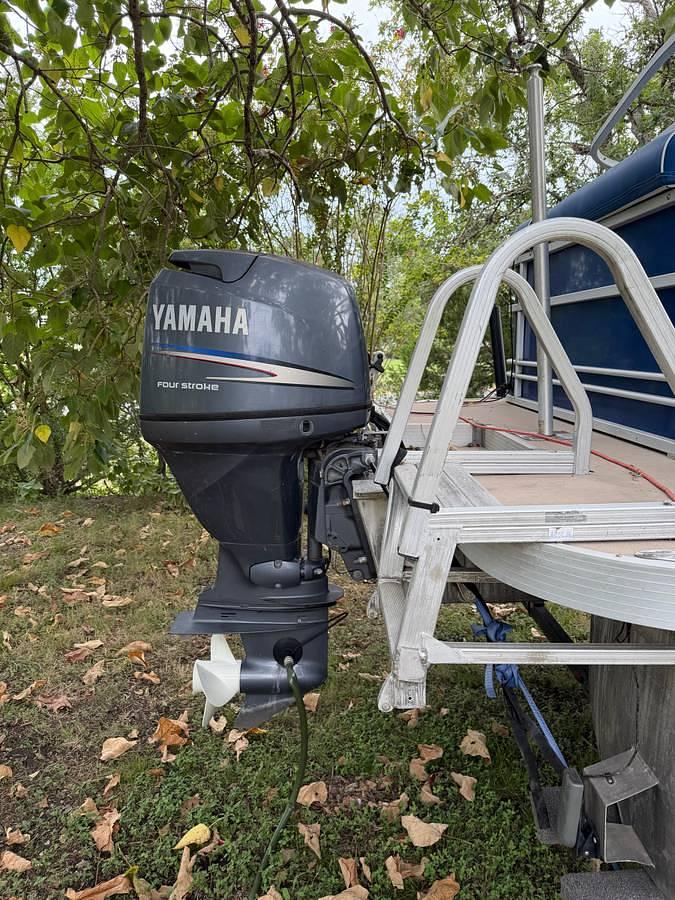 Used 2014 Sun Catcher G3 Pontoon – Yamaha 90 HP 4-Stroke – 500 Hours – Trolling Motor
