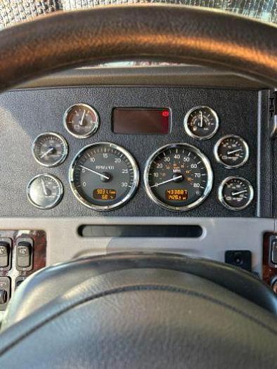 Used 2022 Peterbilt 389