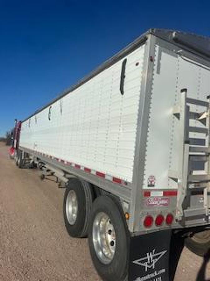 Used 2015 Wilson Hopper Grain Trailer