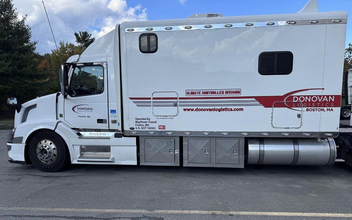 Used 2016 Volvo VNL64T300 Sleeper Semi Truck