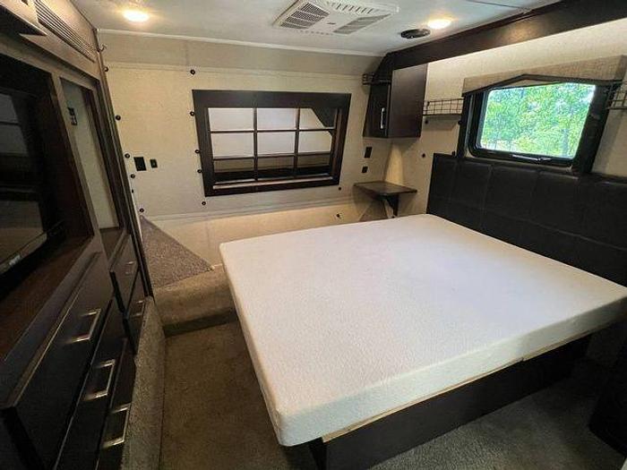 Used 2018 Keystone Raptor 428SP