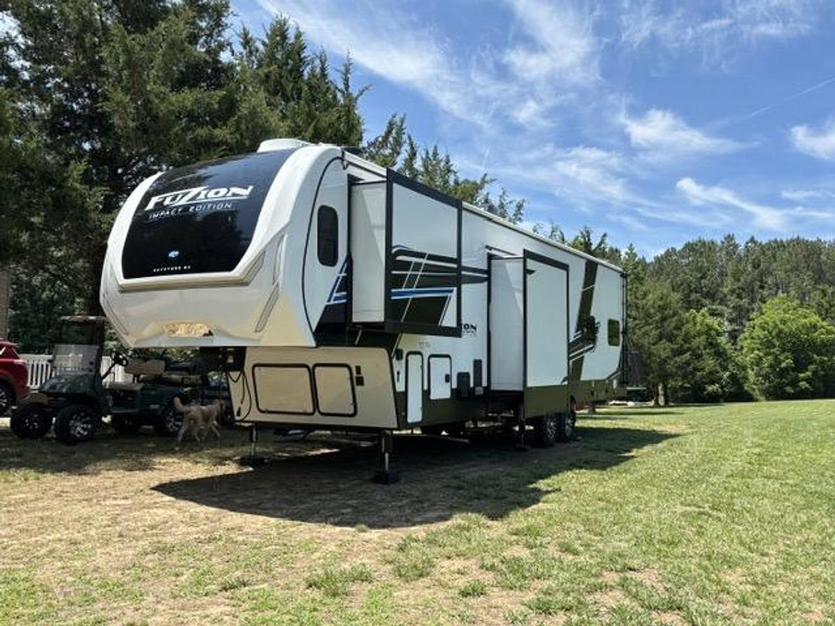 Used 2025 Keystone Fuzion Impact 367