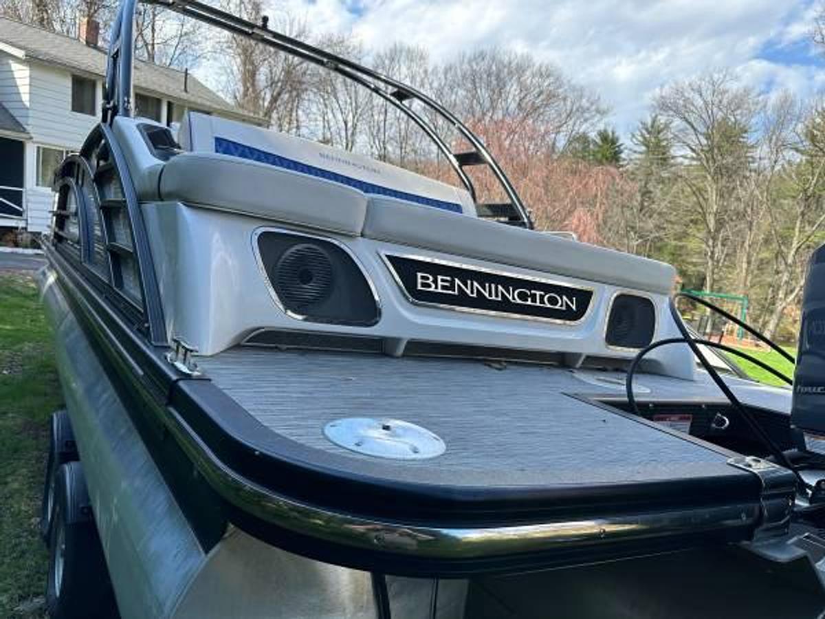Used 2021 Bennington 23RSB Pontoon Boat