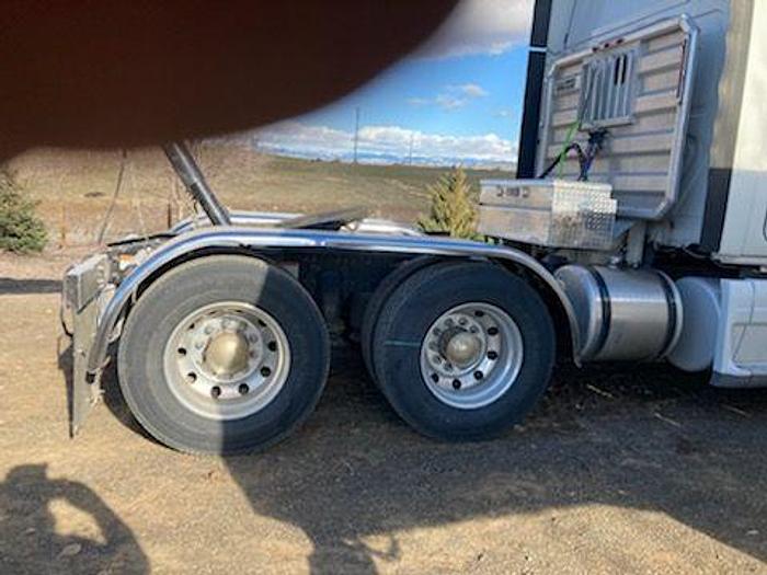 Used 2011 Freightliner Cascadia