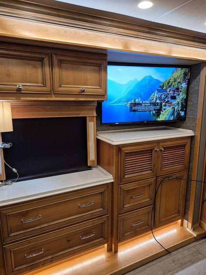 Used 2021 Tiffin Phaeton 40QBH Class A Motorhome