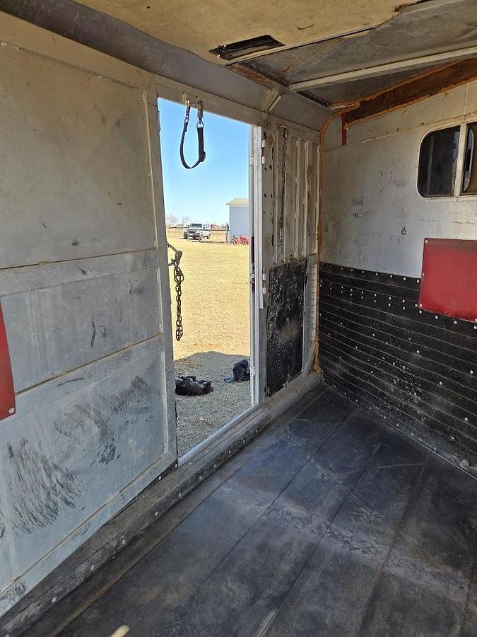 Used 1986 Lite Line 9 Horse Trailer