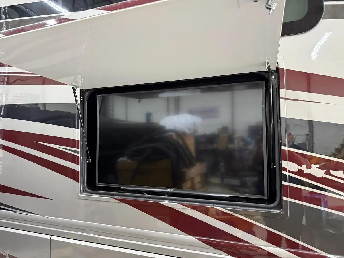 Used 2022 Fleetwood Discovery LXE 44H